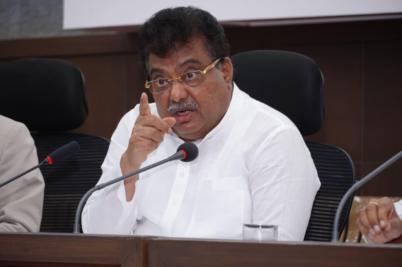 Karnataka: Minister MB Patil Seeks Coach Depot at Vijayapura Station