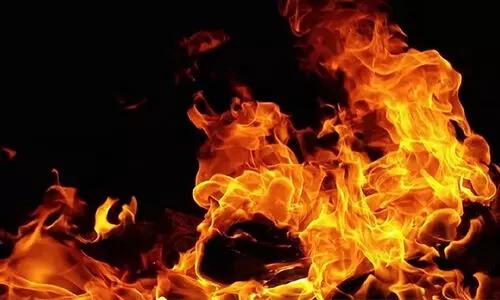 అంబర్‌పేటలో ఓ షోరూమ్‌లో అగ్ని ప్రమాదం