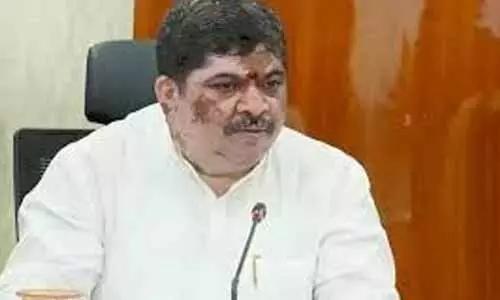 శంకర్‌ గౌడ్ కుటుంబానికి నష్ట పరిహారం ప్రకటించిన మంత్రి పొన్నం