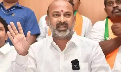 కెసిఆర్‌ను కాపాడేందుకు రేవంత్ శతవిధాల ప్రయత్నిస్తున్నారు: బండి సంజయ్
