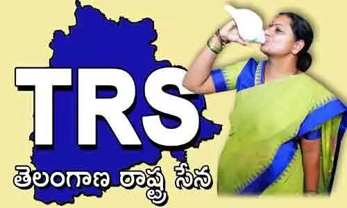 పేరుతో పోరు మొదలెట్టి.. బాపూపైనే బాణాలు గురిపెట్టి!