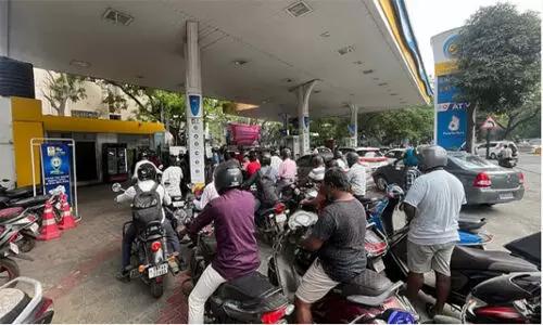 ఎపిలో ఇంధన కొరత.. బంకుల్లో నోస్టాక్ బోర్డులు