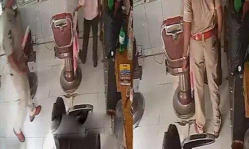 కరీంనగర్‌లో అన్నా అని పిలిచినందుకు బార్బర్‌పై ఎస్‌ఐ దాడి