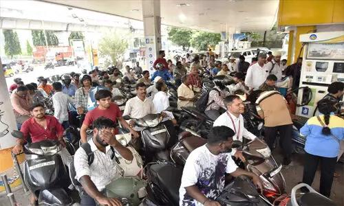 నిల్వలు ఫుల్.. బంకుల్లో నిల్
