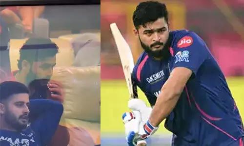 చిక్కుల్లో పడ్డ రియాన్.. డ్రెస్సింగ్ రూంలో సిగరెట్ కాలుస్తూ..