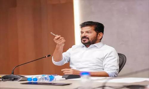 విద్యార్థులకు సకాలంలో పాఠ్య సామగ్రి