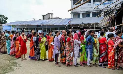 పశ్చిమ బెంగాల్‌లో  15 పోలింగ్ బూత్‌లలో రీపోలింగ్