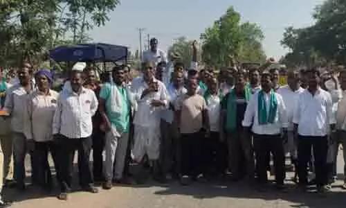 దండెత్తిన ధాన్యం రైతులు