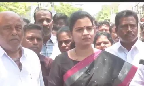 లోకేశ్ రెడ్ బుక్.. బ్లడ్ బుక్‌గా మారింది: రజిని