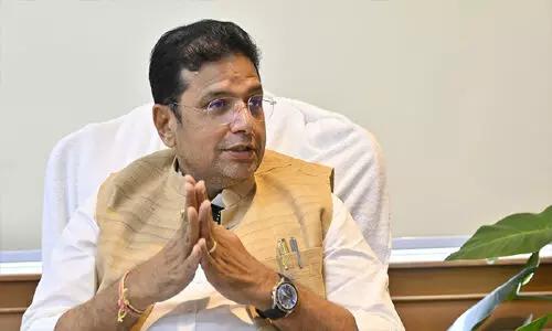 కేరళం ప్రజలు దేశానికే ఆదర్శంగా నిలిచారు: మంత్రి శ్రీధర్‌బాబు