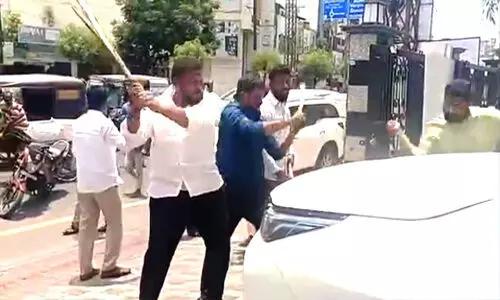 కరీంనగర్ లో  రణరంగం
