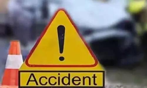 రోడ్డు ప్రమాదం..బస్సు టైర్ కింద పడి మహిళ మృతి