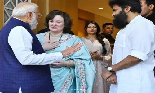 పవన్‌‌ని కలిసిన మోడీ.. ప్రామిస్ చేశానన్న పవన్ భార్య