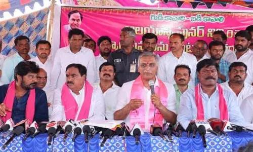 స్కూళ్ల పేరుతో ప్రభుత్వం రూ.500 కోట్ల అవినీతి: హరీశ్‌రావు