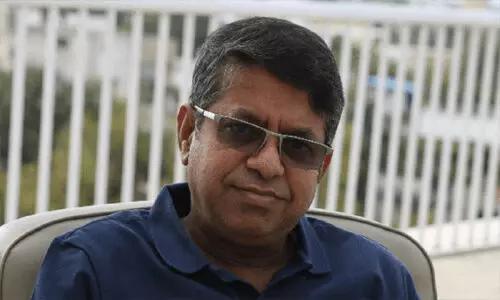 విజయ్ ఒఎస్‌డిగా జ్యోతిష్యులు రాధన్