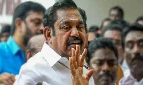 సిఎం విజయ్ కు మద్దతు.. వేలుమణి, షణ్ముగంలపై పళనిస్వామి వేటు