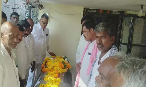 మాజీ సర్పంచ్ హనుమంతు మృతి...నివాళులర్పించిన నాయకులు