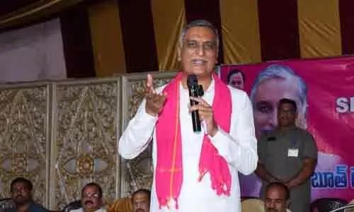 గుంపు మేస్త్రీ కాదు.. ముంపు మేస్త్రీ: హరీష్‌రావు