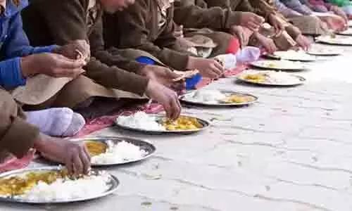 ప్రభుత్వ పాఠశాలల్లో ఉపాధ్యాయులకు మధ్యాహ్న భోజనం