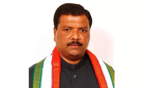మాజీ డిసిసి అధ్యక్షులు ప్రతాప్ కు  హార్ట్ ఎటాక్