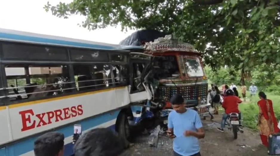 జగిత్యాల జిల్లాలో ఘోర రోడ్డు ప్రమాదం.. TGSRTC బస్సును ఢీకొన్న లారీ, 20 మందికి గాయాలు