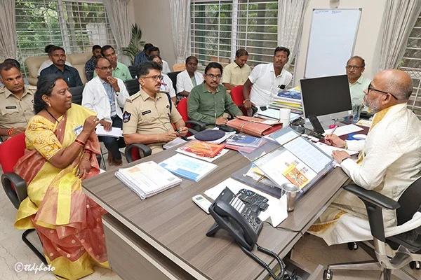 బ్రహ్మోత్సవాల్లో వైద్య సేవలకు పటిష్ట ఏర్పాట్లు: అదనపు ఈవో సమీక్ష