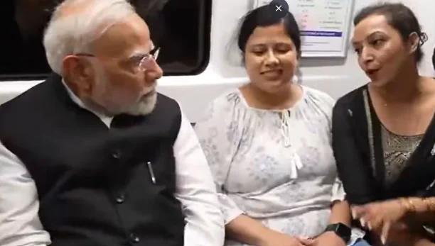 PM Modi Takes Delhi Metro to SRCC Centenary Event, Interacts With Students and Commuters