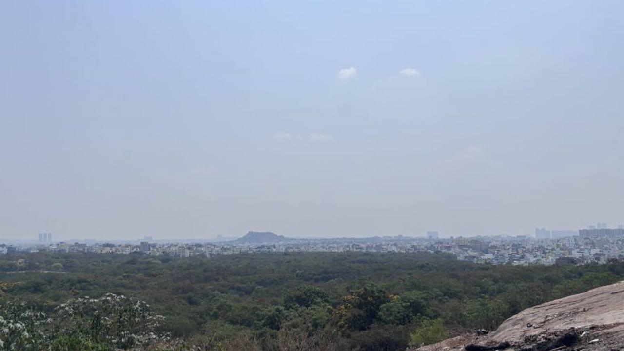 హైదరాబాద్లోనే అద్భుతమైన సన్సెట్ స్పాట్.. ఒక్కసారి హుడా హైట్స్ వ్యూపాయింట్ వెళ్తే ప్రకృతి ప్రేమలో పడిపోతారు!