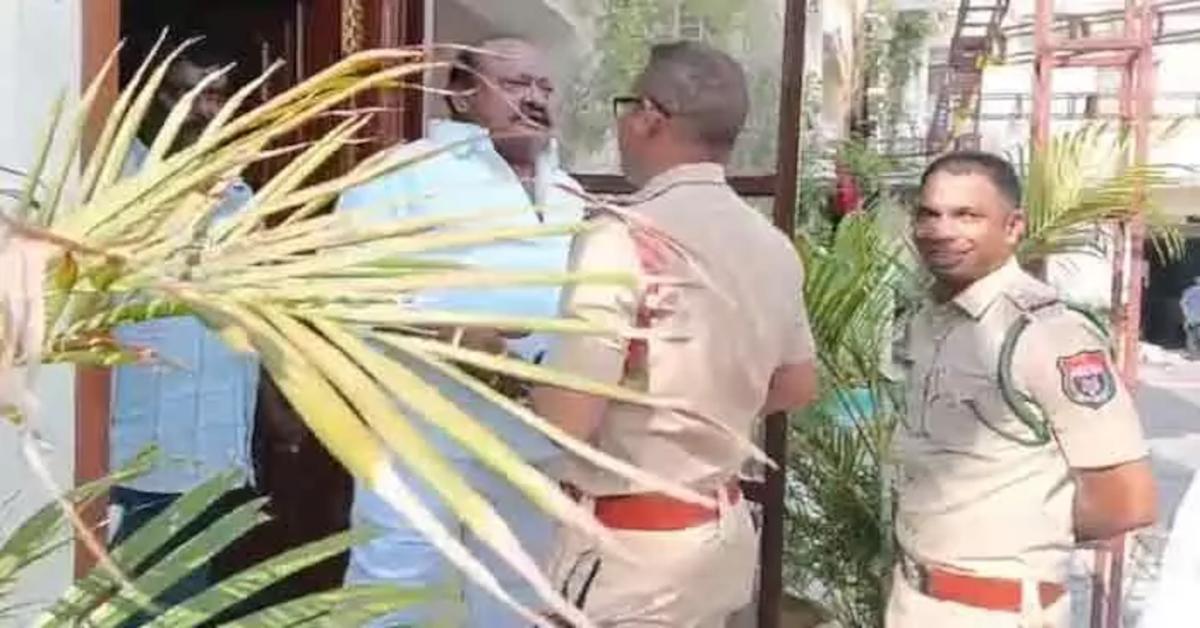 మాజీ మంత్రి గంగుల కమలాకర్ హౌస్ అరెస్ట్