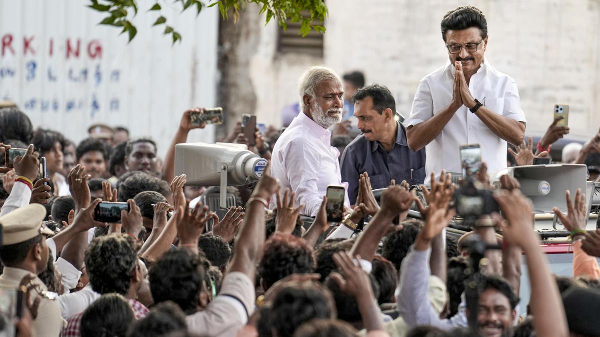 Stalin accorded rousing reception in Kolathur