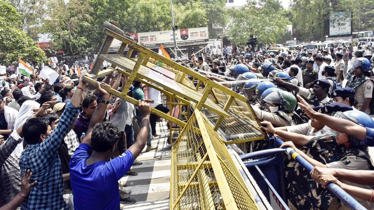 Rahul Gandhi slams Bihar govt. over police lathi-charge on teacher aspirants