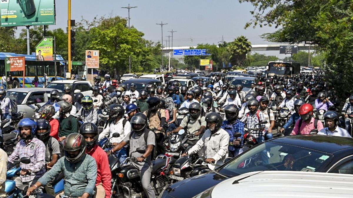 Noida Link Road from Chilla Border blocked due to workers protests: Delhi Traffic Police