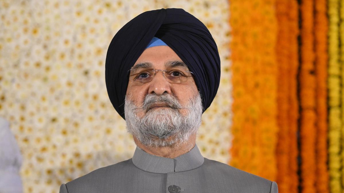 L-G visits Chandni Chowk, seeks coordinated action on civic issues