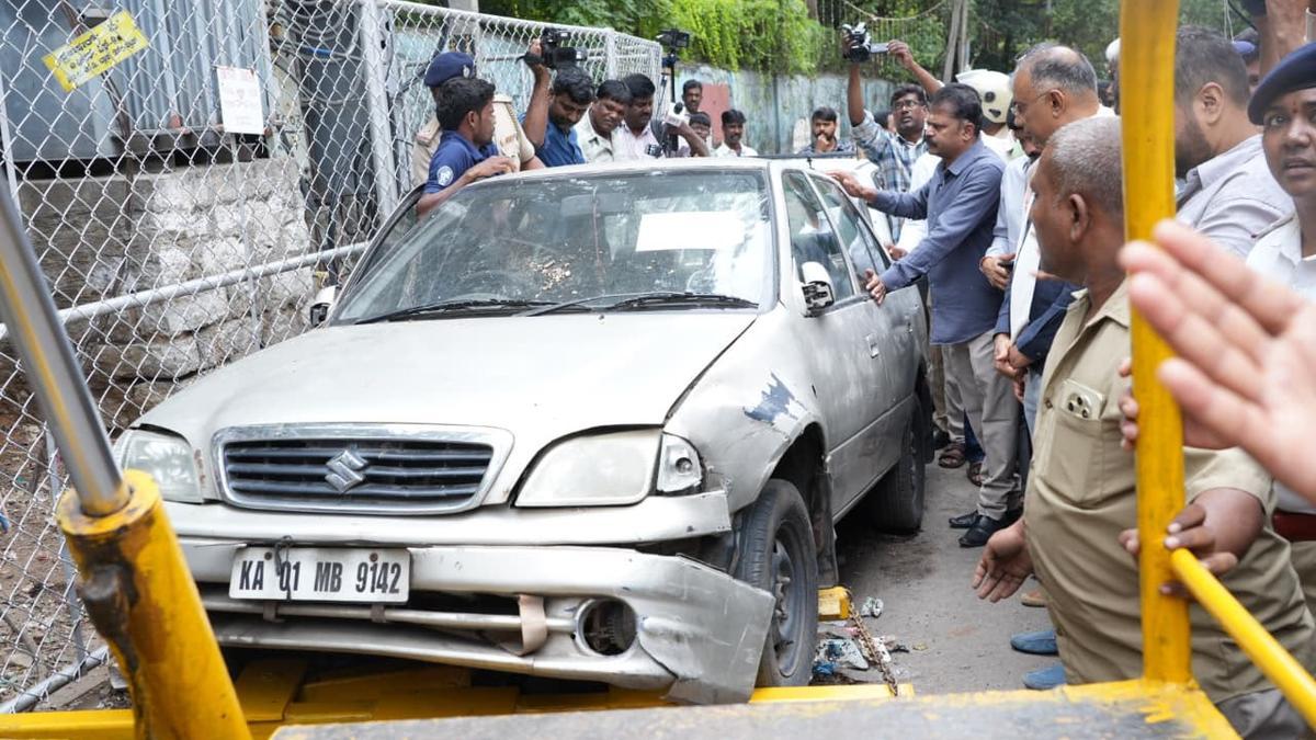 Vehicles abandoned on streets of Bengaluru being removed by GBA, BTP