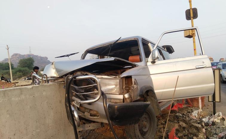 Prabhas’ Fauzi Movie Team Meets With Fatal Accident in Hyderabad