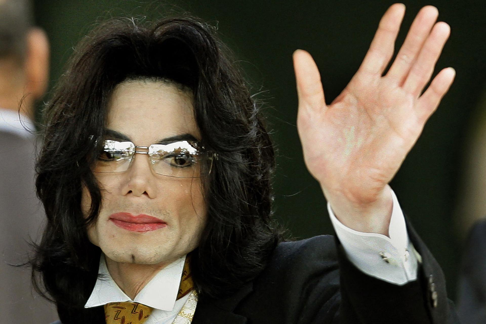 Michael Jackson Tops Global Charts 17 Years After Death