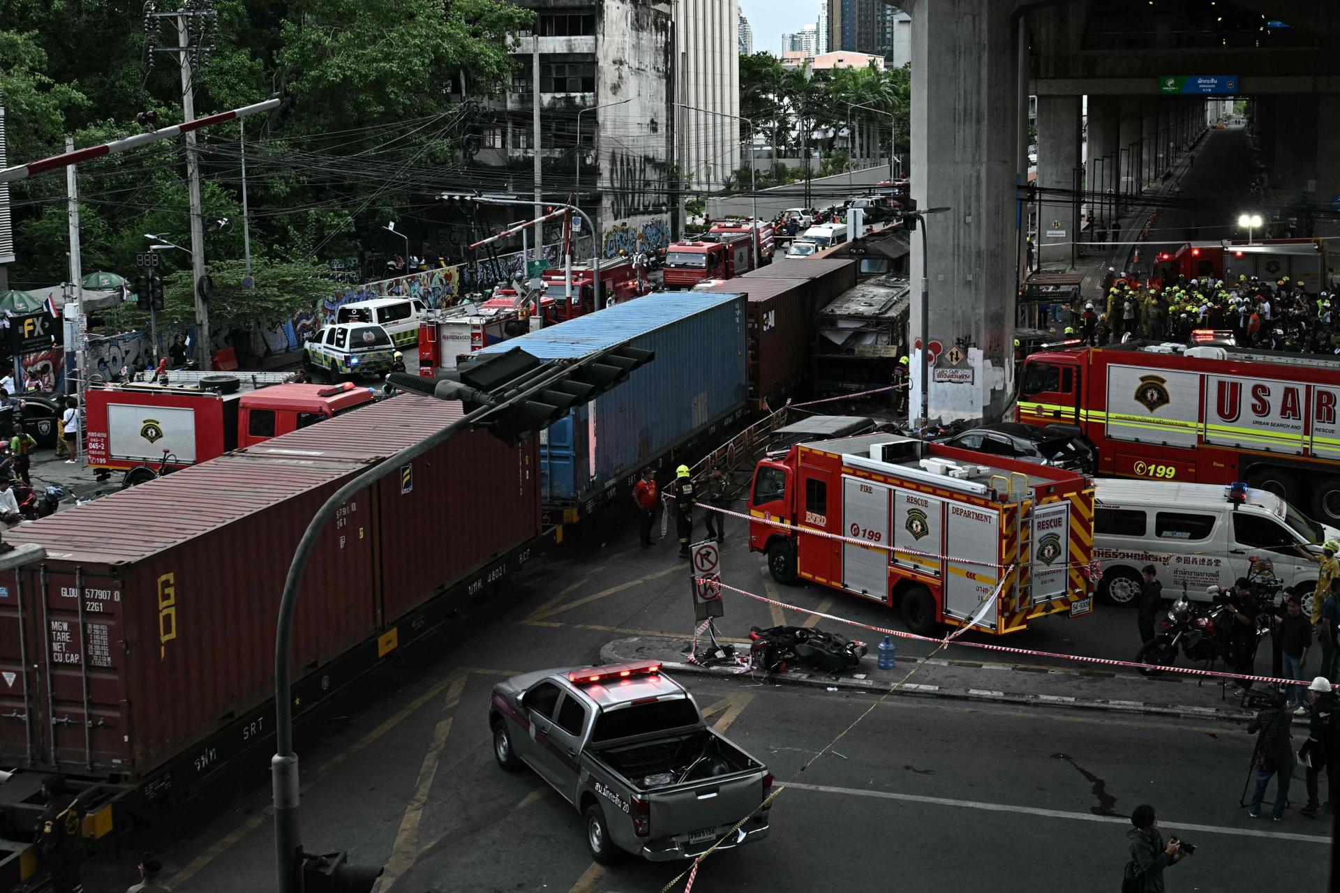 Cargo Train Hits Bus in Bangkok, 8 Killed