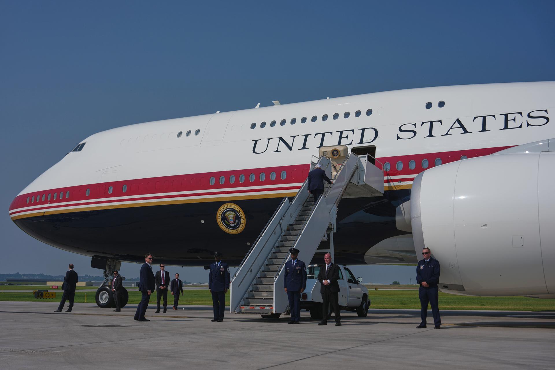 Trump Takes First Flight on Qatar-Gifted Air Force One