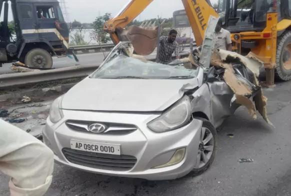 4 Killed, One Injured in Bus-Car Collision in Nalgonda