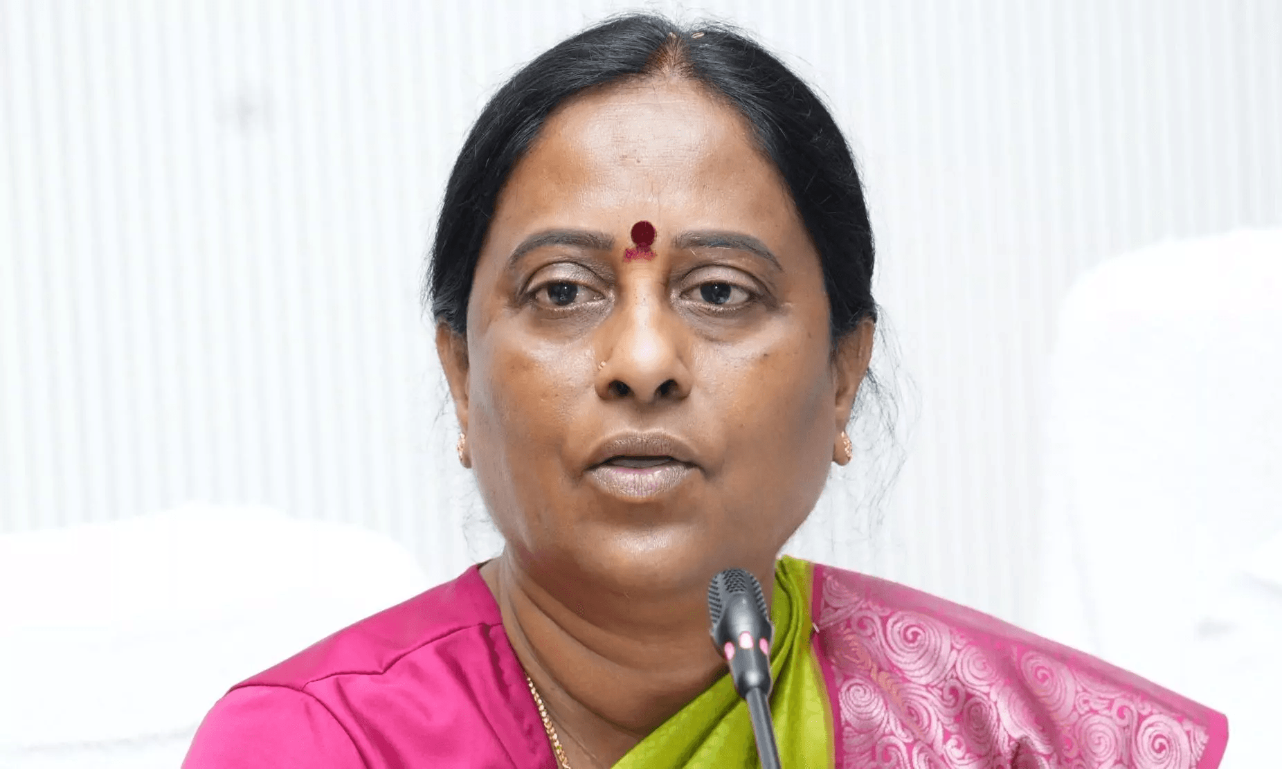 Konda Surekha Meets Meenakshi Natarajan to Discuss Kadiyam Srihari Issue