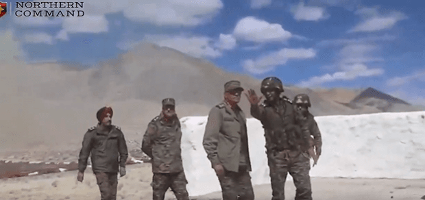 Northern Army Commander Assesses Next-Gen Weapons, Cutting-Edge Warfare Technologies on Ladakh Frontier