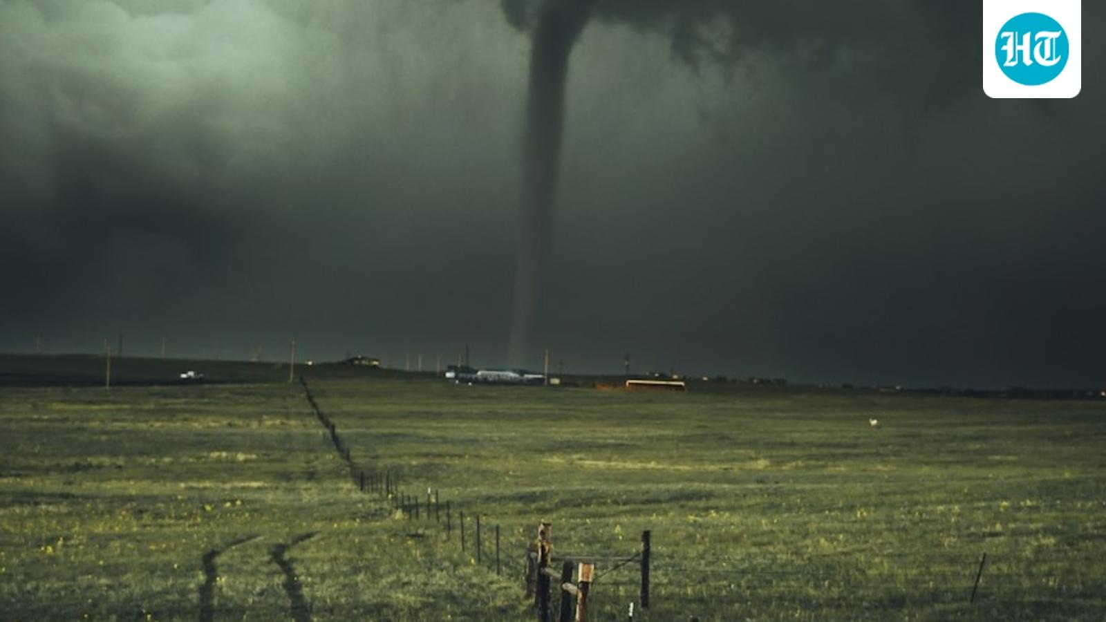 Tornado near Paris and Pattonville: Twister on ground in Lamar County, Texas; 'Take shelter now'