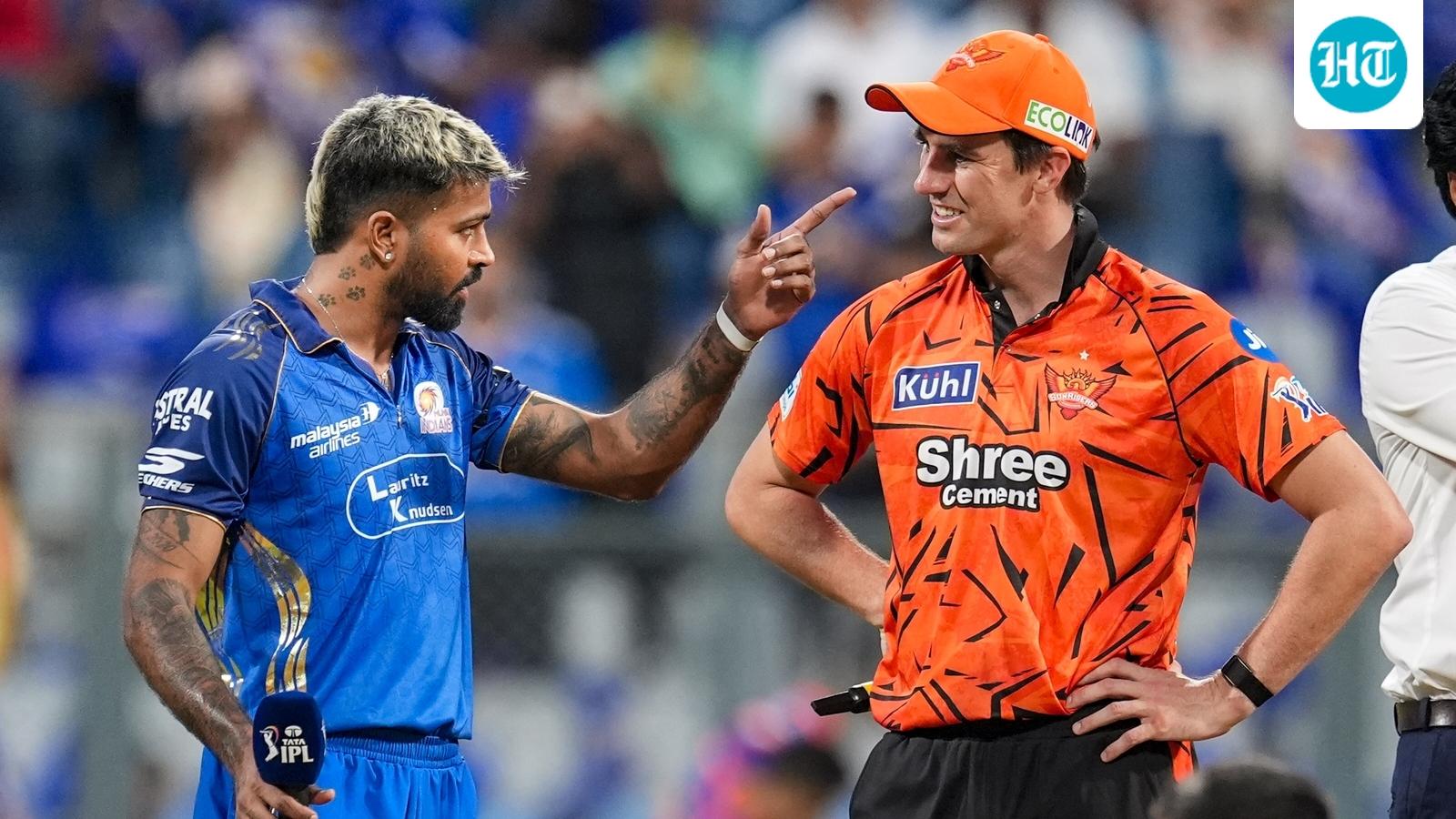 Why are Mumbai Indians players wearing black armbands against Sunrisers Hyderabad?