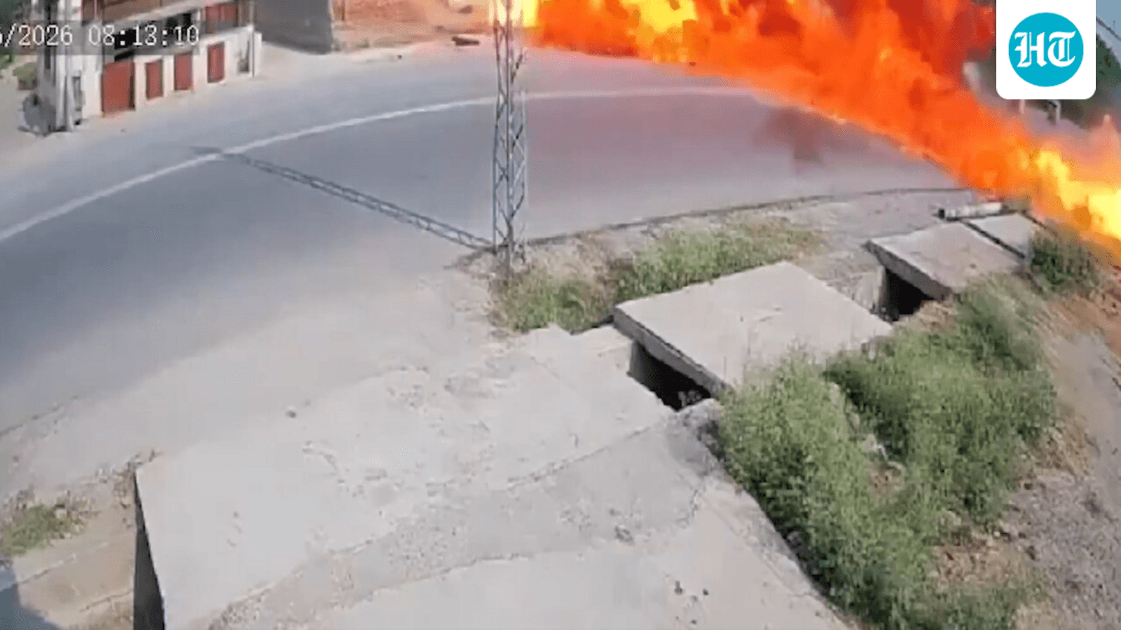 2 dead after Pakistani military trainer plane crashes and bursts into flames | Video