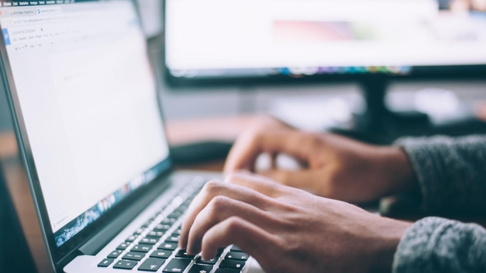 Why is AOL Mail not working? Users report 'mail is temporarily unavailable' error amid outage