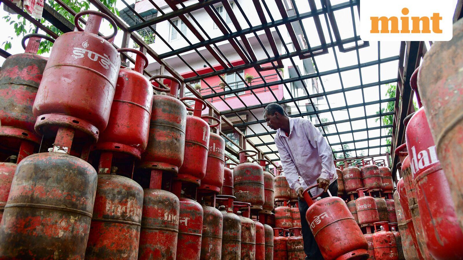 LPG cylinder rates on May 17: Check domestic and commercial gas prices in Delhi, Mumbai, Bengaluru today