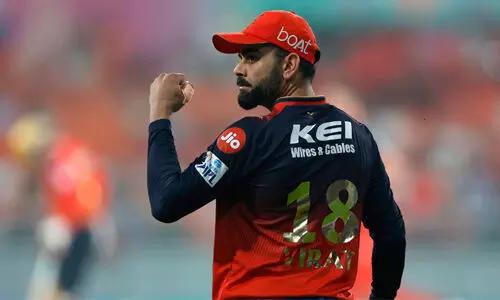 గుజరాత్పై వీరవిహారం.. చరిత్ర సృష్టించిన విరాట్ కోహ్లీ