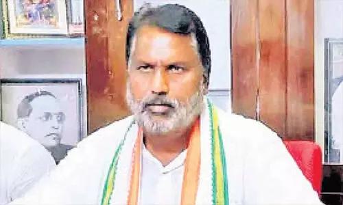 మంత్రి అడ్లూరికి తృటిలో తప్పిన ప్రమాదం