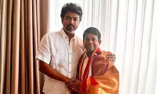 విజయ్ జ్యోతిష్యుడి నియామకం రద్దు