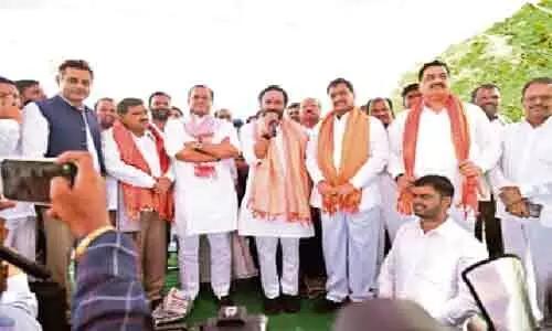రాజకీయాలకతీతంగా తెలంగాణ అభివృద్ధి